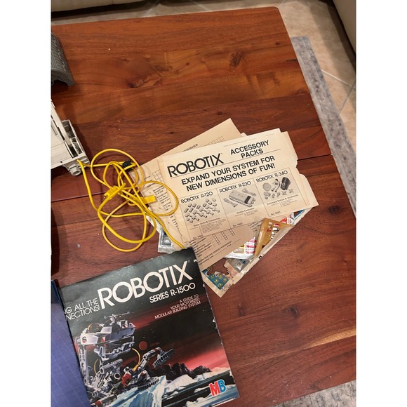 Vintage MB Robotix Building System Parts , manuals and figires - Picture 6 of 9